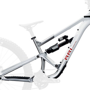 Ari Superior Peak (White Brushed Alloy)